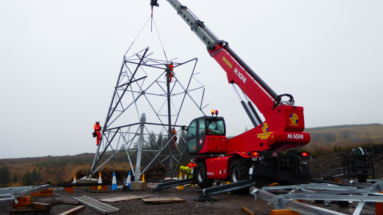 Rotating Telehandlers Increasingly Used Across Many Sectors