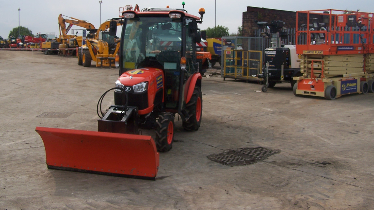 TRAC4 020 Kub B2231HC Tractor 004