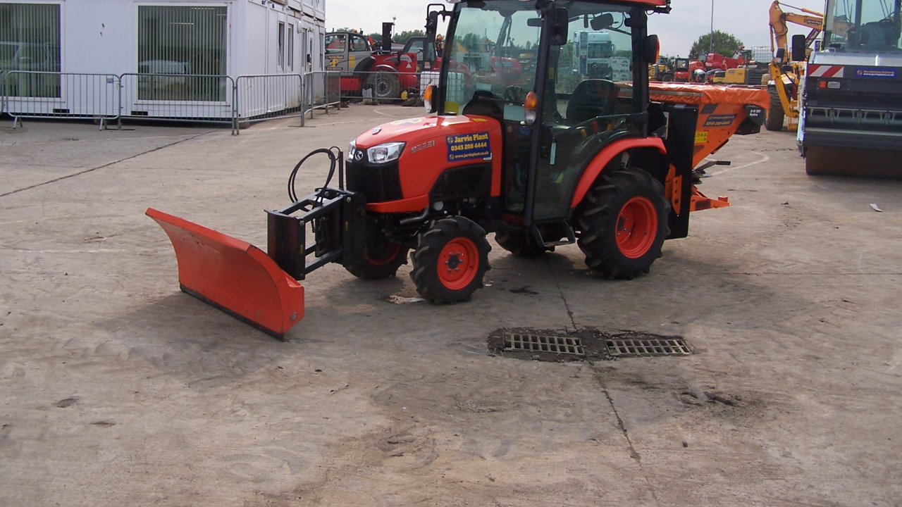 TRAC4 020 Kub B2231HC Tractor 005