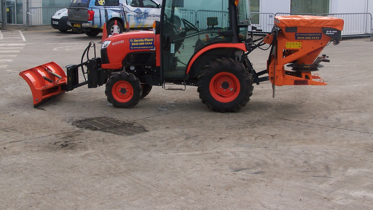 TRAC4 020 Kub B2231HC Tractor 001